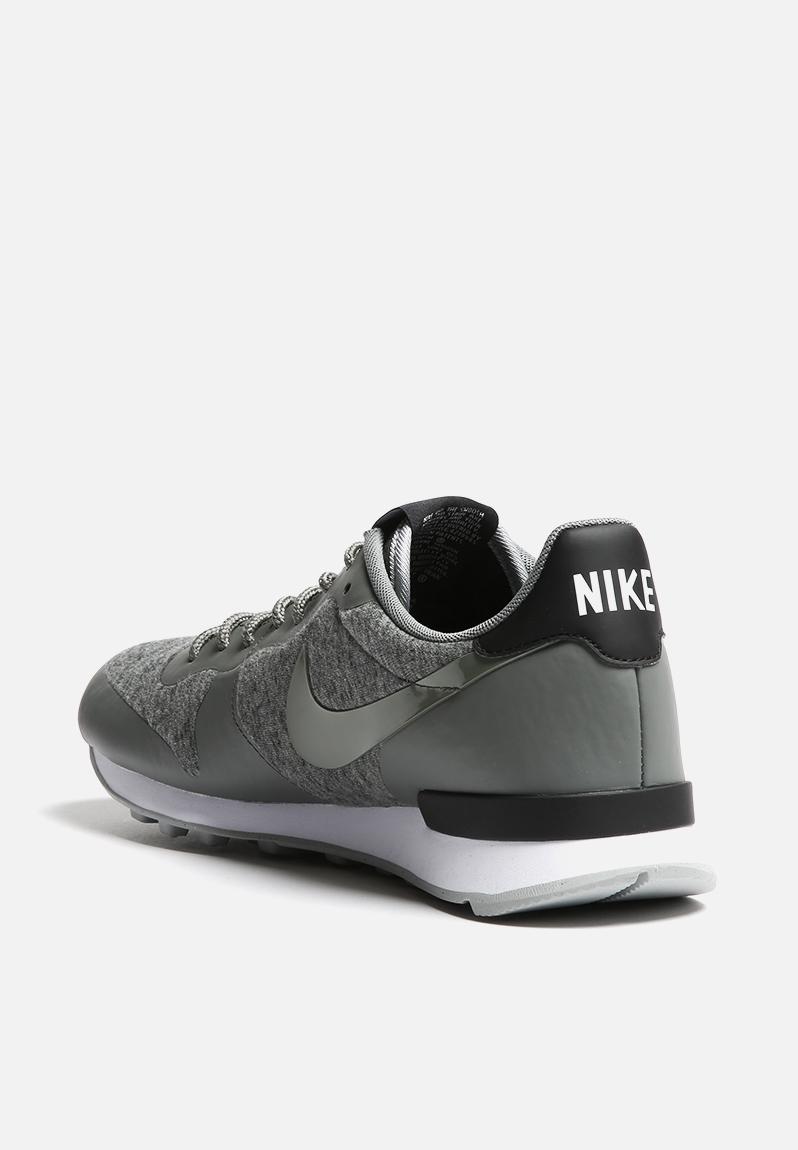 nike wmns shoes